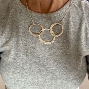 Kenneth Cole hammered three silver ring necklace 17-20” like NEW